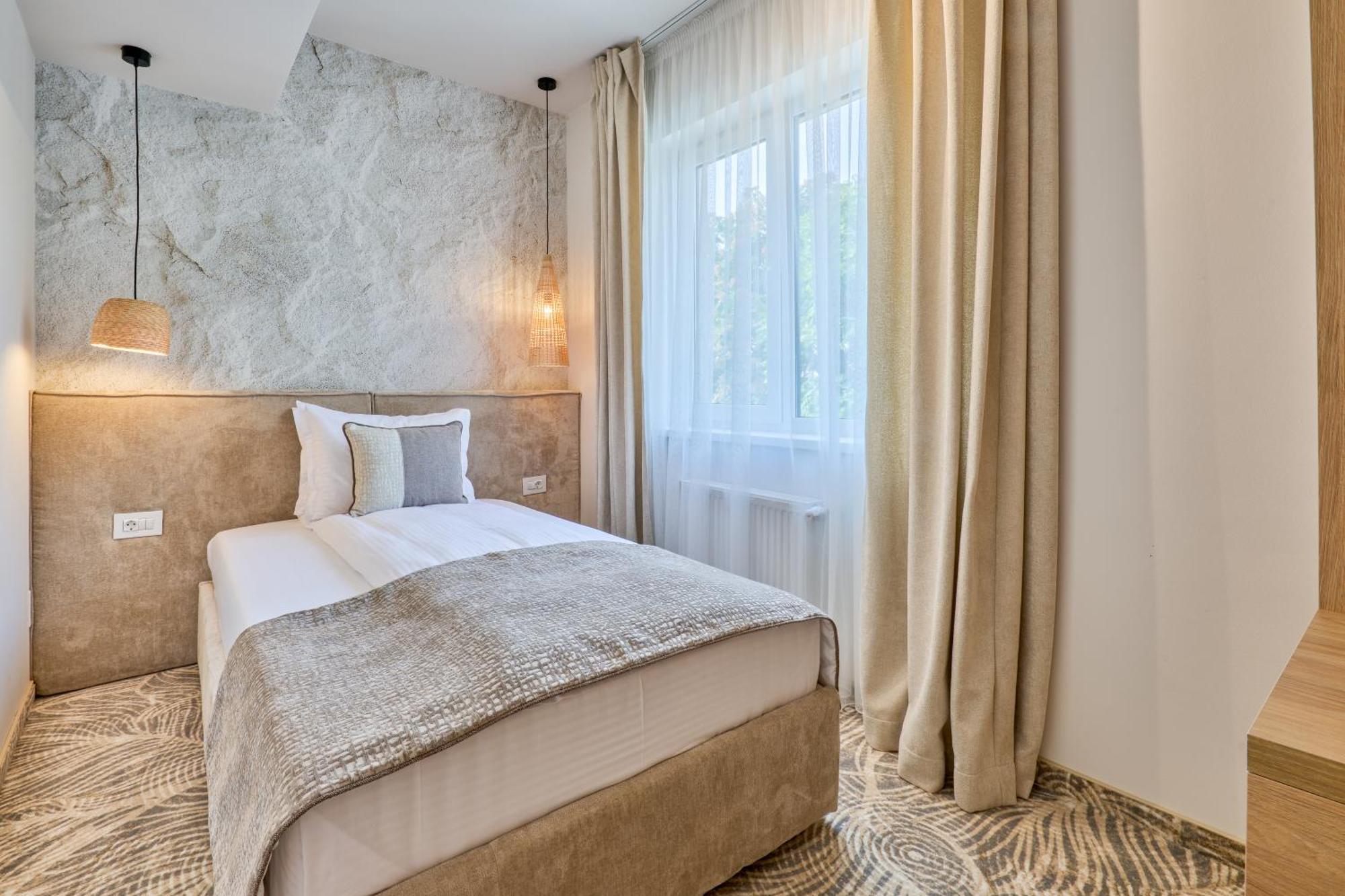Hotel Serenity Τιμισοάρα Εξωτερικό φωτογραφία