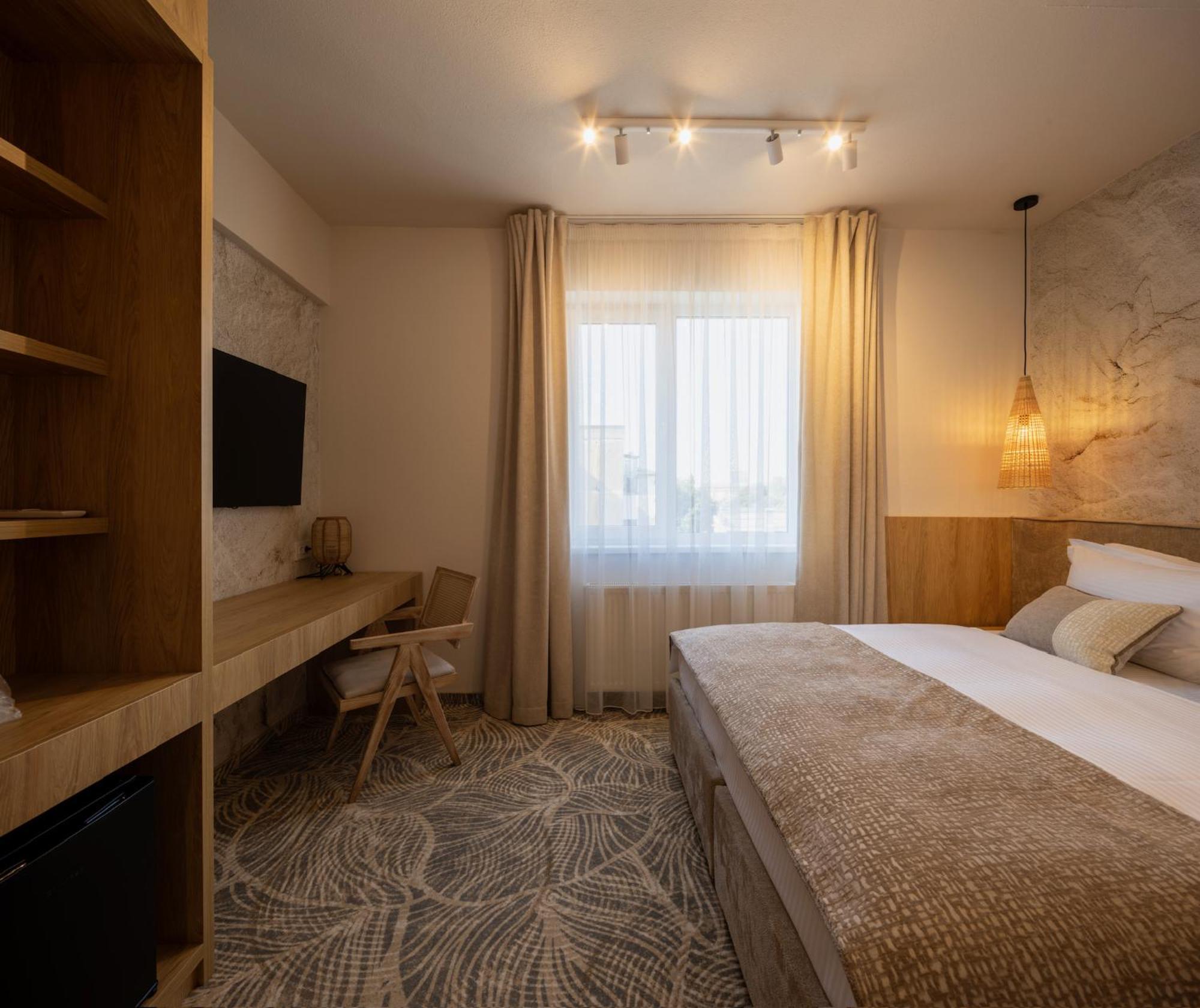 Hotel Serenity Τιμισοάρα Εξωτερικό φωτογραφία