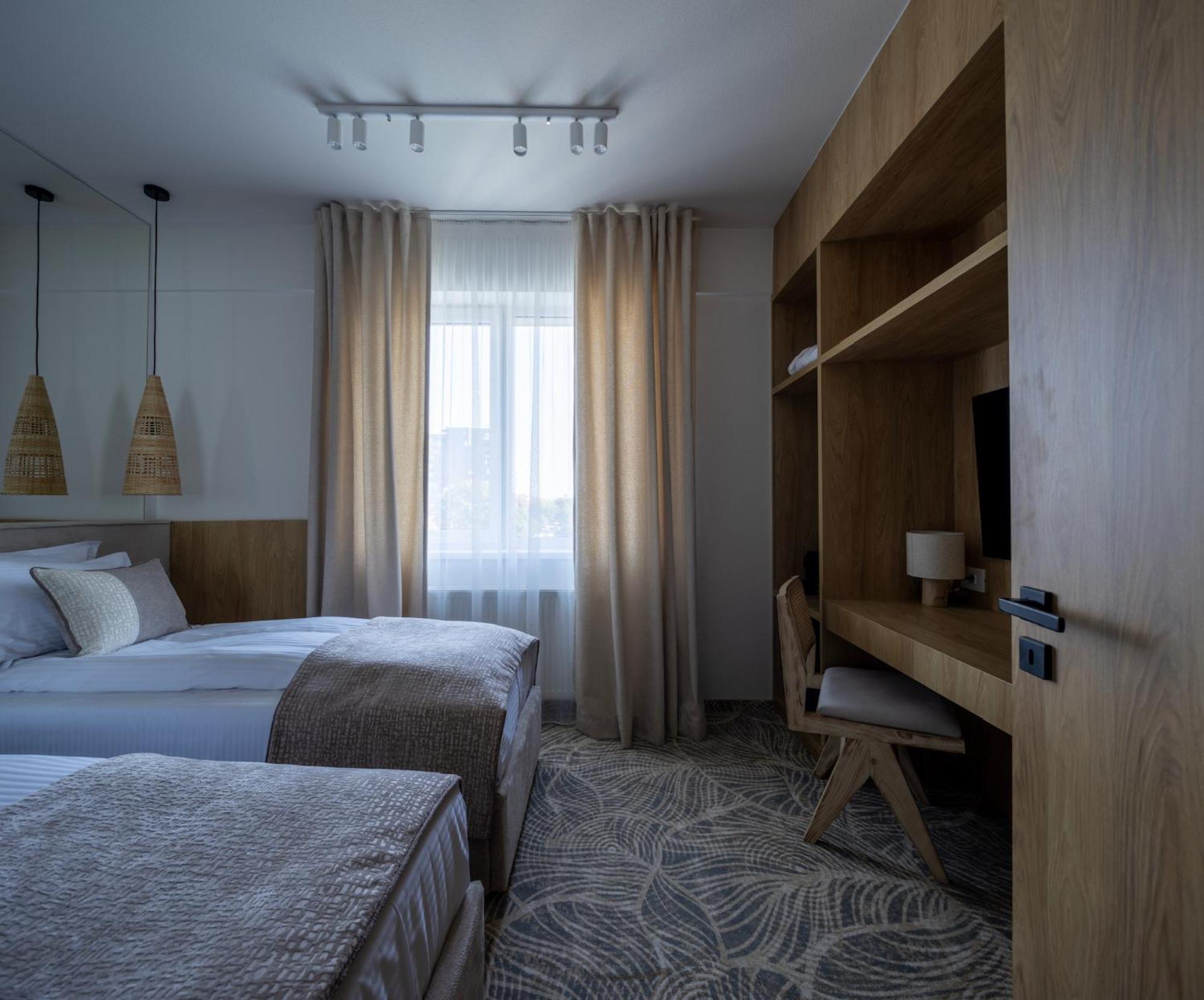 Hotel Serenity Τιμισοάρα Εξωτερικό φωτογραφία